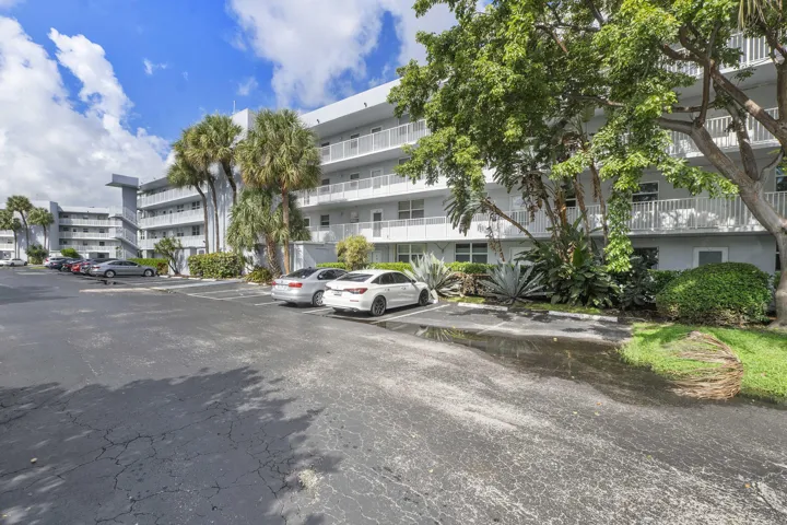 113 Royal Park Dr 1H_023