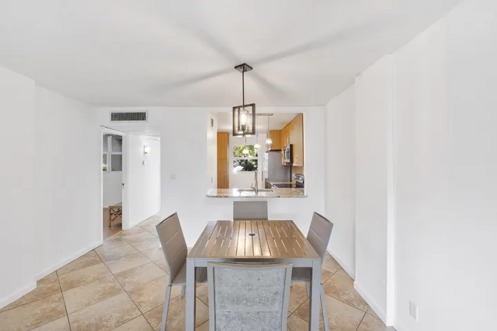 113 Royal Park Dr 1H_014