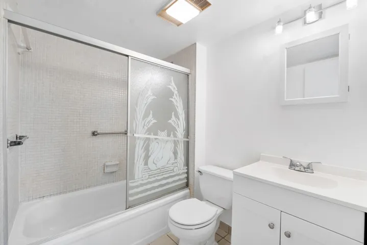 113 Royal Park Dr 1H_008