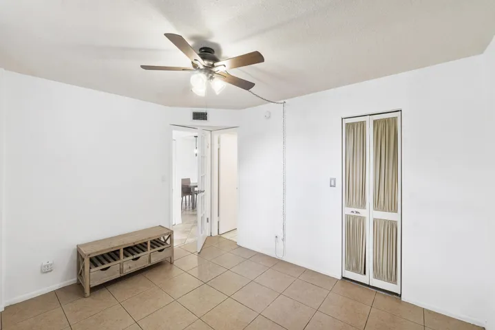 113 Royal Park Dr 1H_007