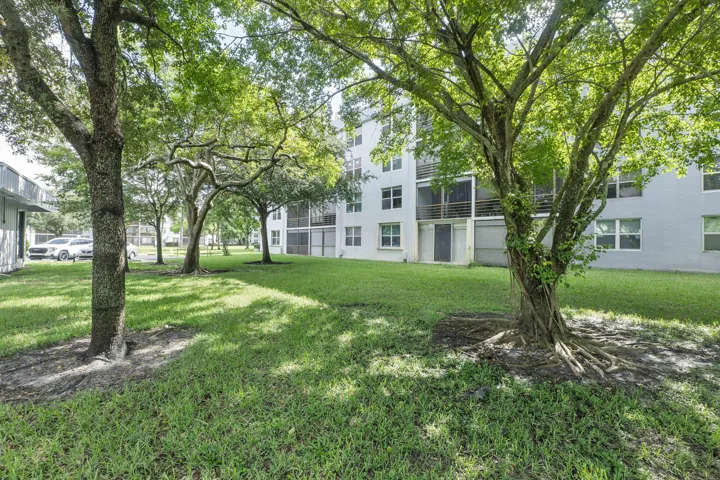 113 Royal Park Dr 1H_021