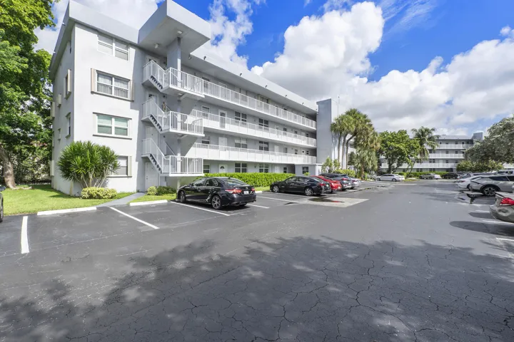 113 Royal Park Dr 1H_022