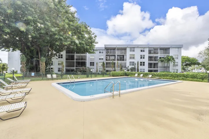 104 Royal Park Dr 4B_002