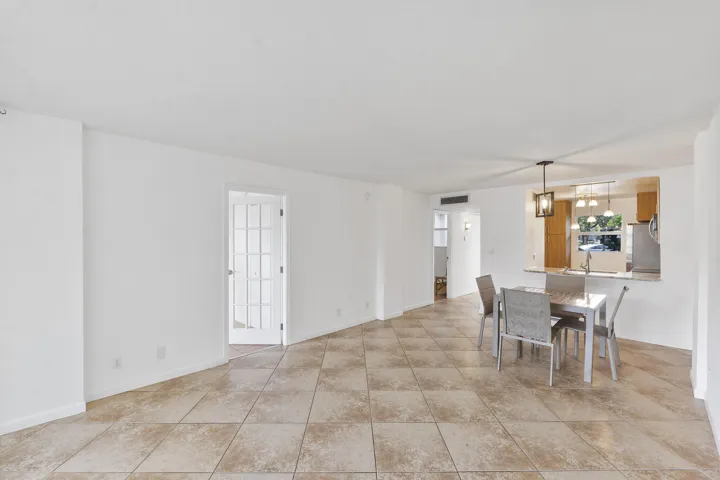 113 Royal Park Dr 1H_015
