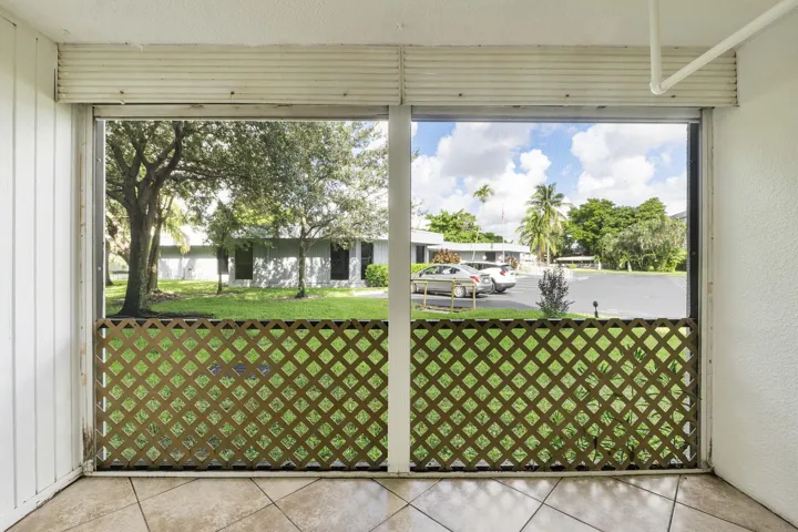 113 Royal Park Dr 1H_017