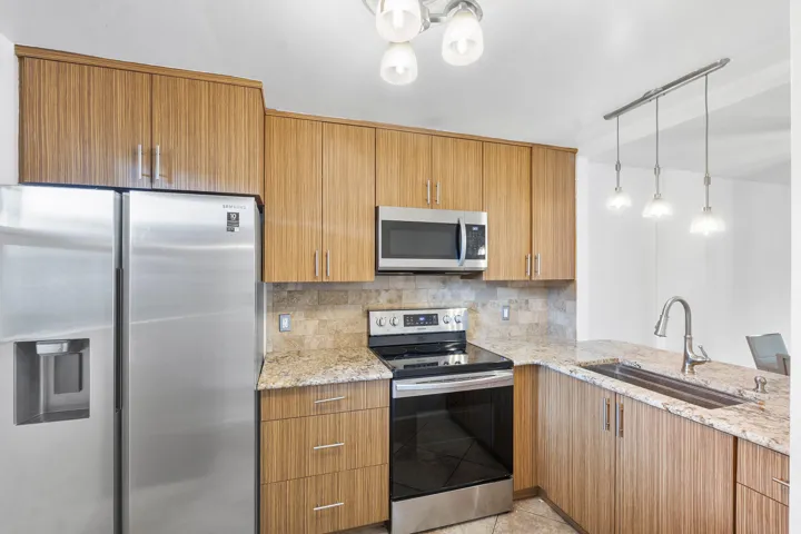113 Royal Park Dr 1H_011