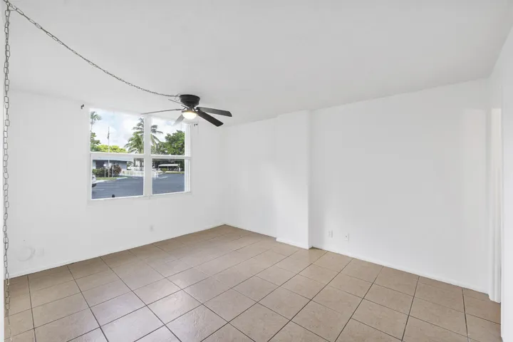 113 Royal Park Dr 1H_002