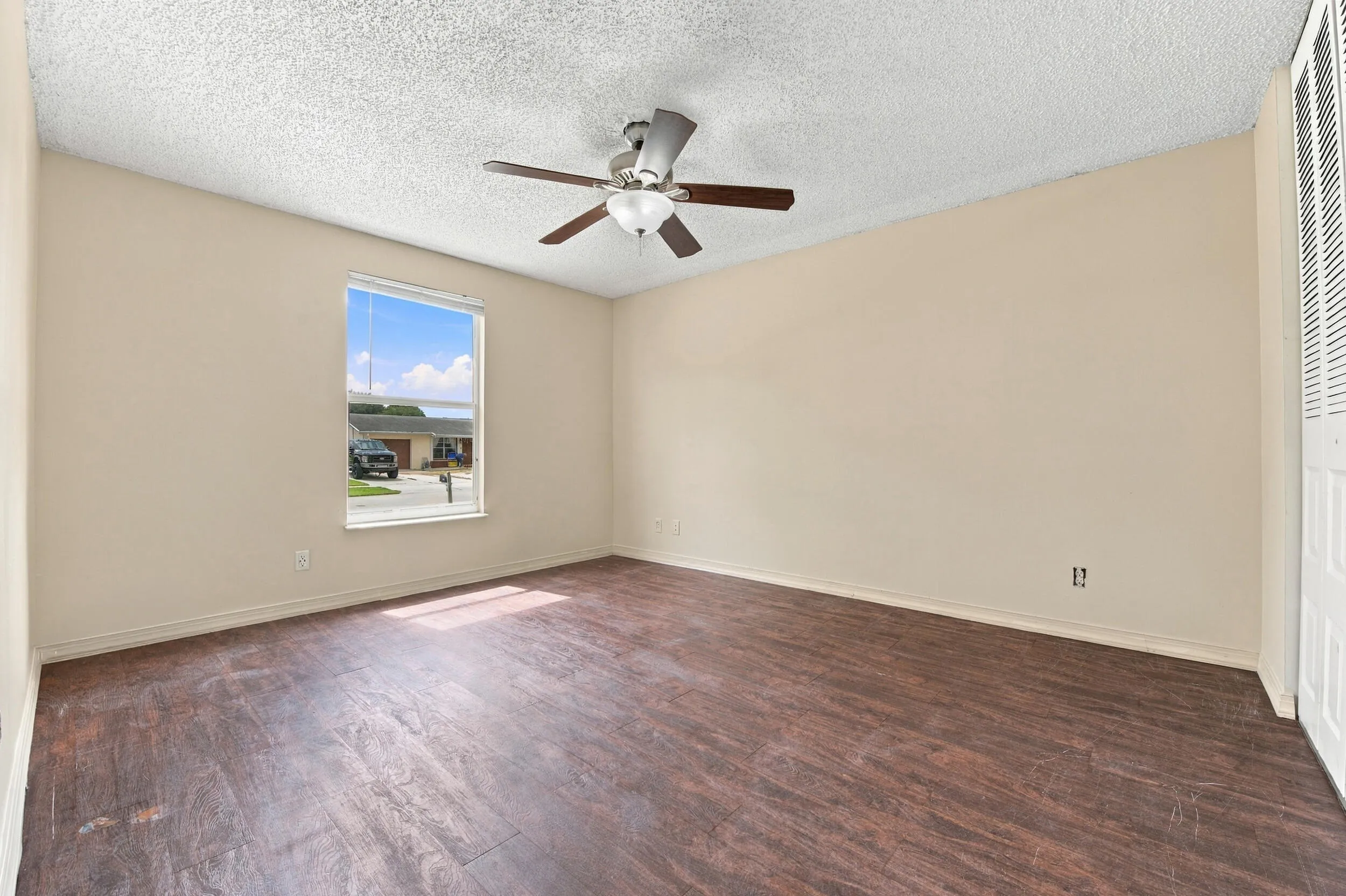 Secondary bedroom