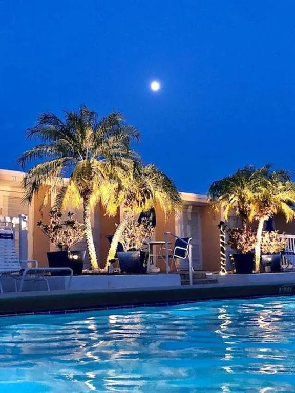 Pool Twilight
