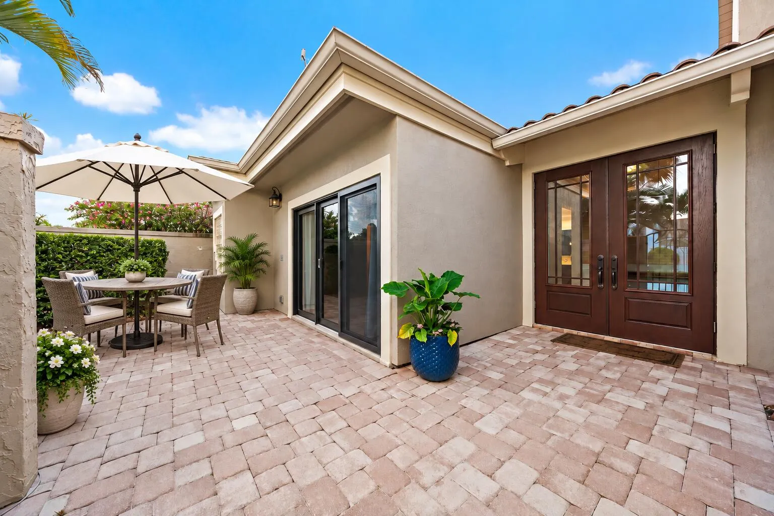 Courtyard - Virtually Staged