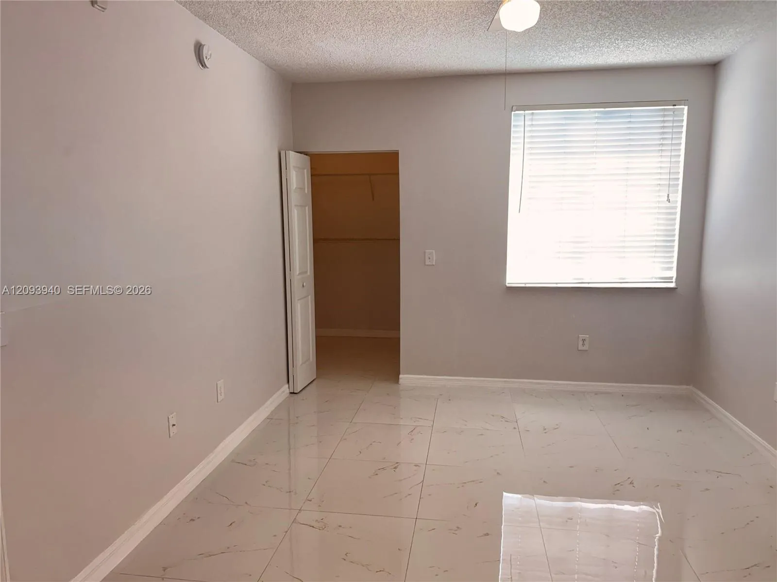 Master Bedroom Walking Closet