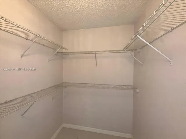 Master Bedroom Walking Closet