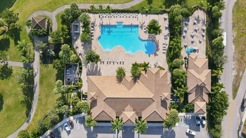 Community Pool.jpg-SMALL
