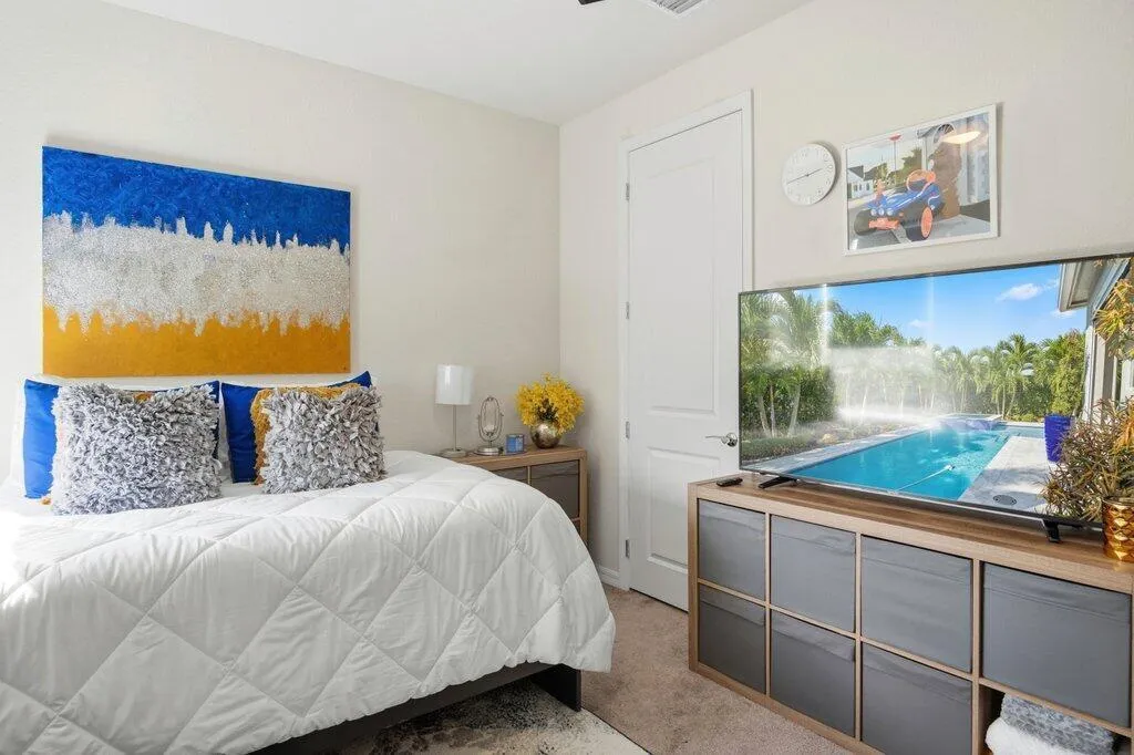 Guest 2nd Bedroom to Entry