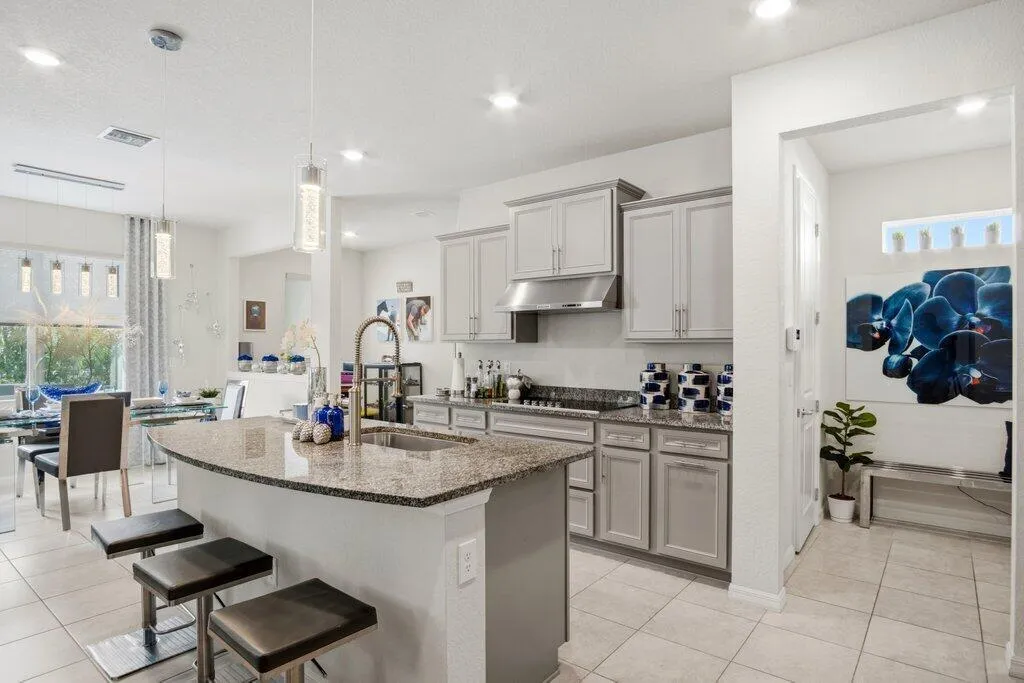 Kitchen L.jpg-SMALL