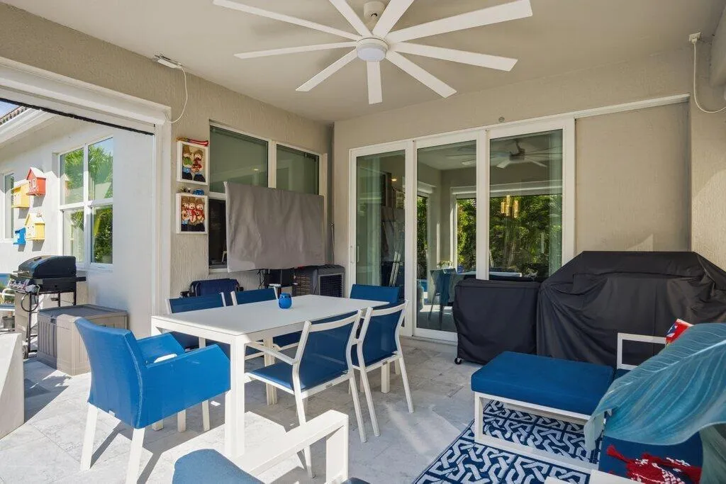 Patio to Living.jpg-SMALL