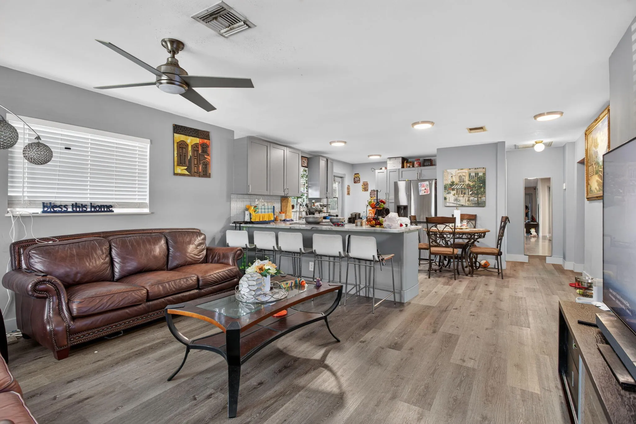 Living and kitchen area