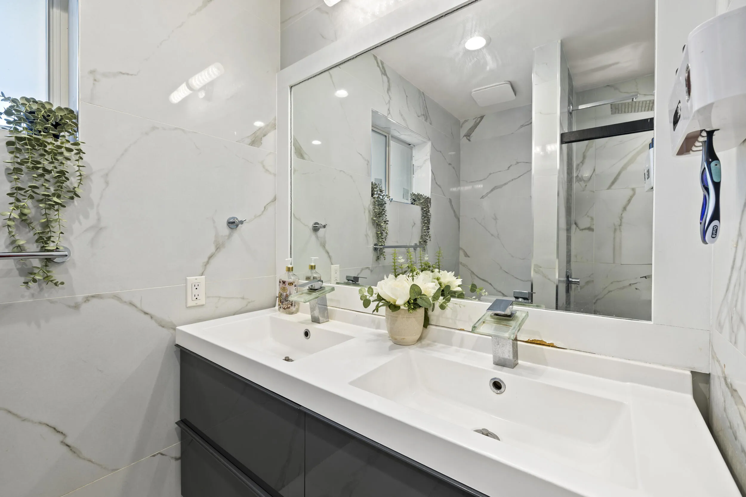 tile throughout double sinks