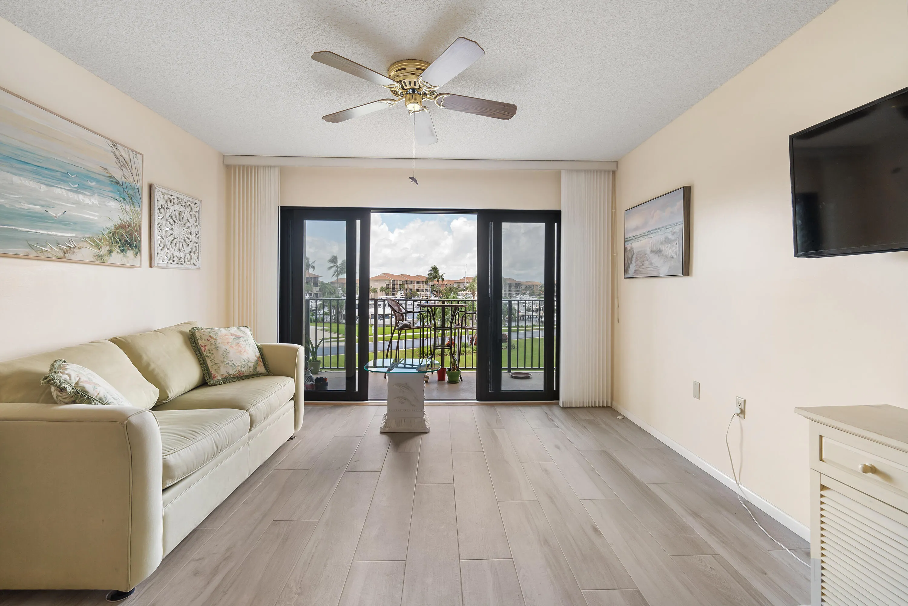 901 Seafarer circle 306 20-2