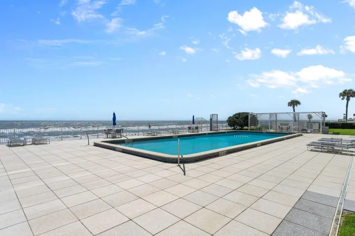 096_041-3000_n_atlantic_penthouse_41_of_