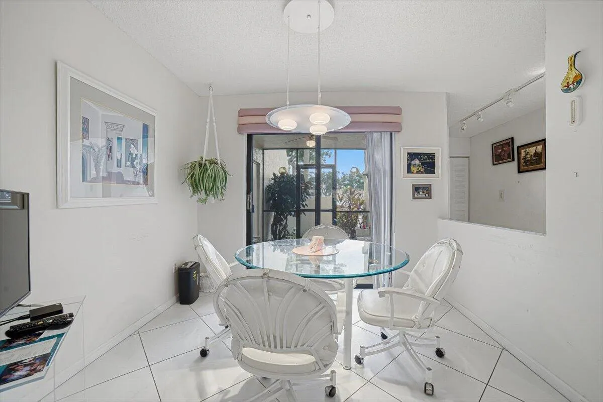 BREAKFAST ROOM