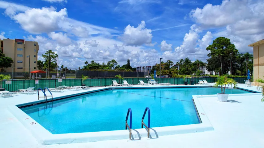78-web-or-mls-Via Poinciana main clubhou