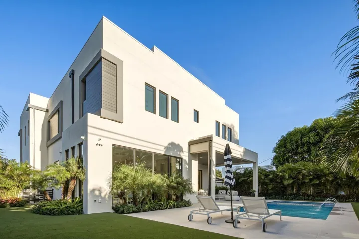 399 NE Spanish Ct Boca Raton FL 74