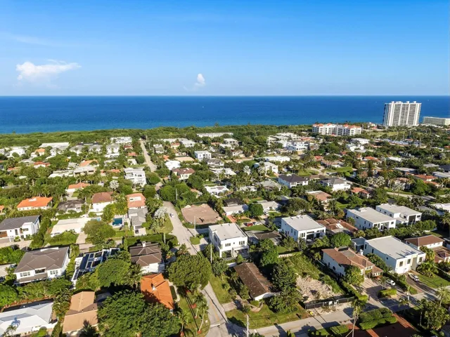 399 NE Spanish Ct Boca Raton FL 08