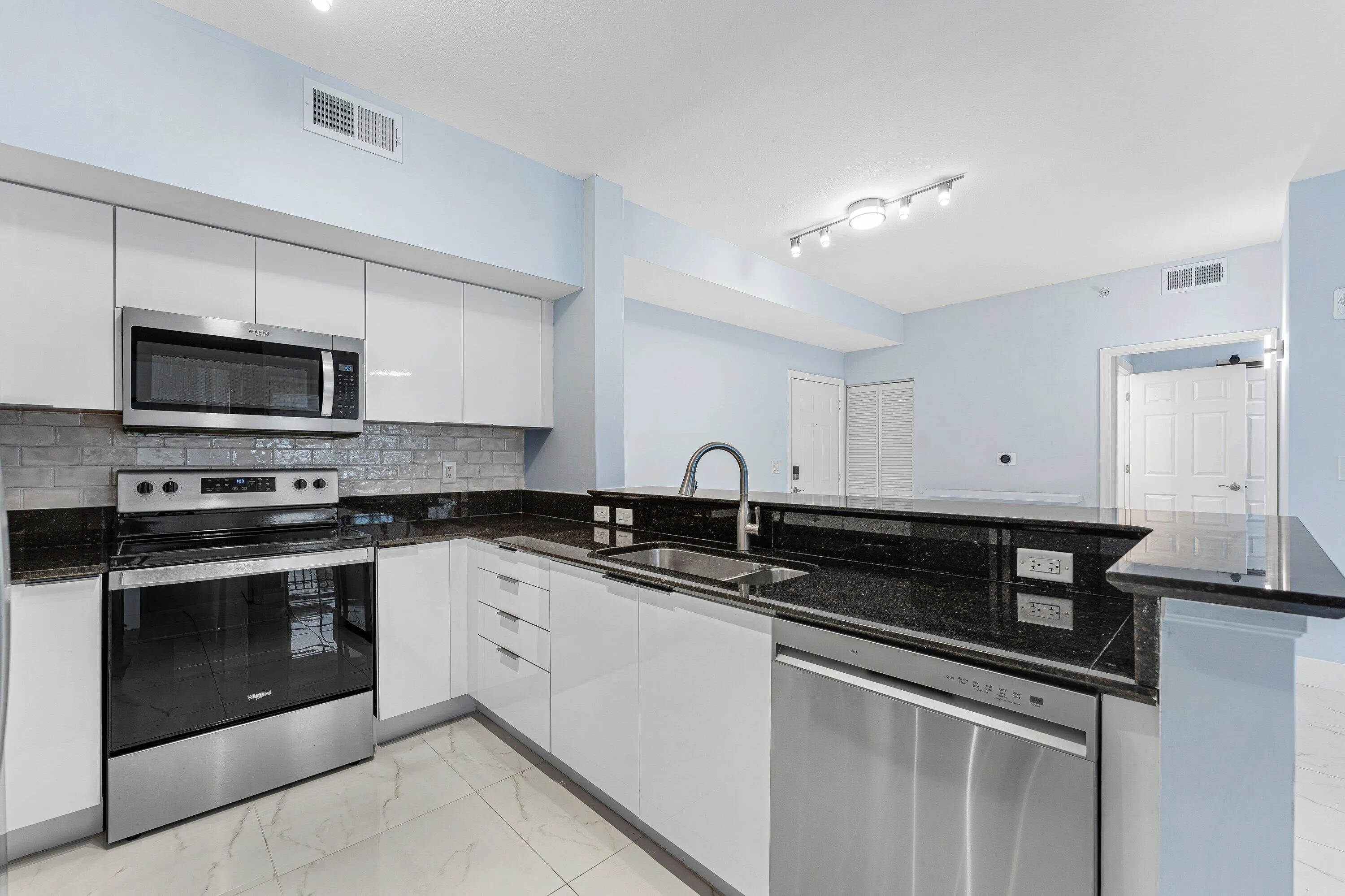 009-233SouthFederalHighway-605-BocaRaton