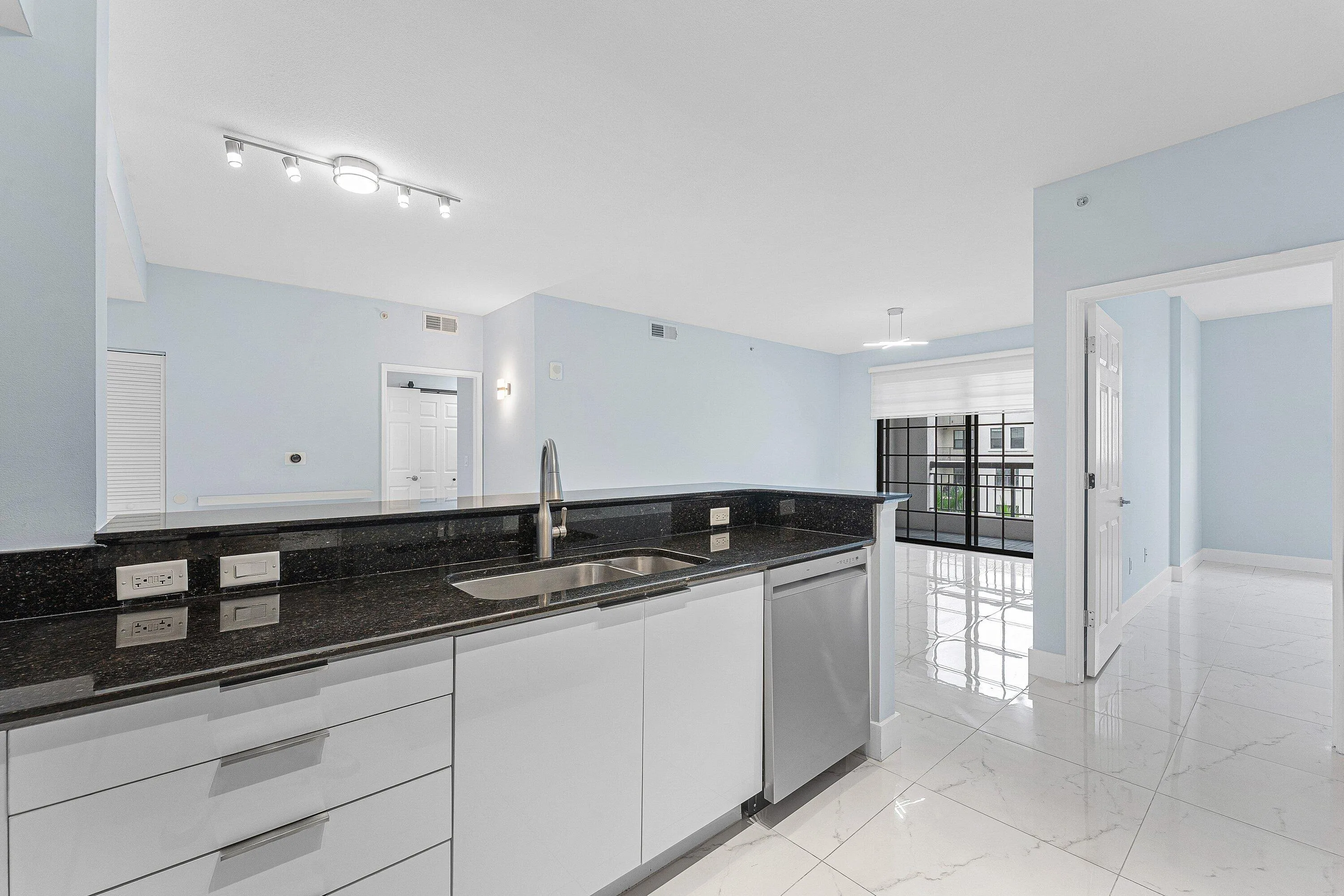 011-233SouthFederalHighway-605-BocaRaton