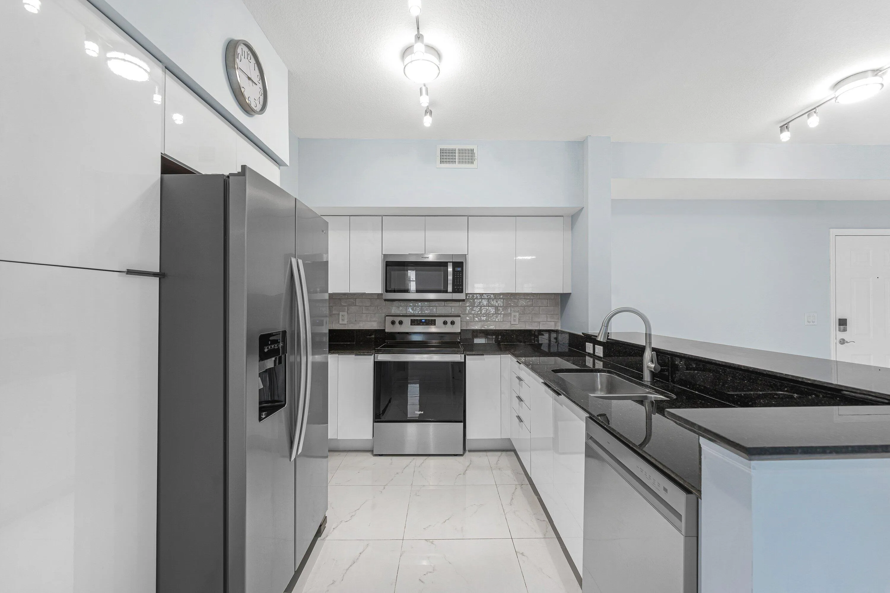 008-233SouthFederalHighway-605-BocaRaton