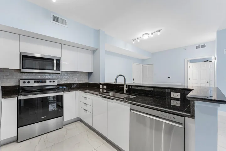 009-233SouthFederalHighway-605-BocaRaton