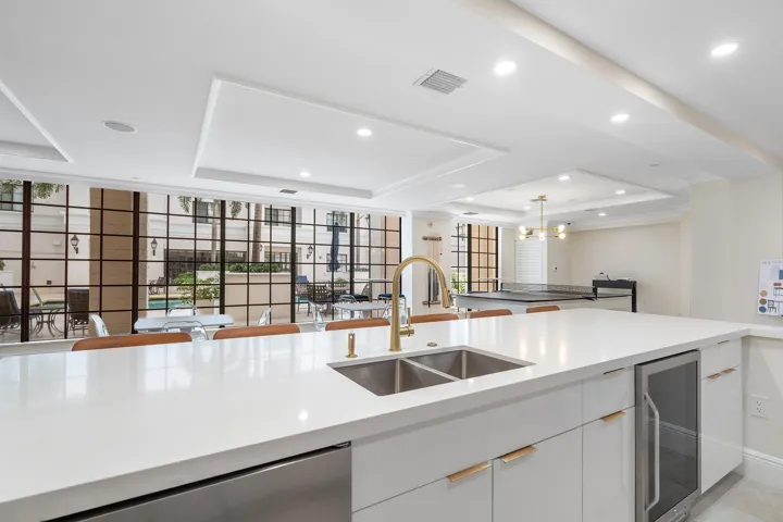 041-233SouthFederalHighway-605-BocaRaton