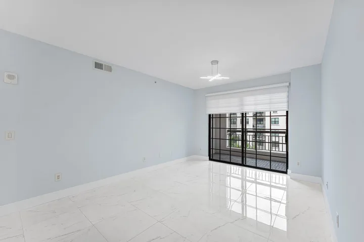 004-233SouthFederalHighway-605-BocaRaton