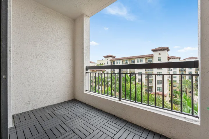 023-233SouthFederalHighway-605-BocaRaton