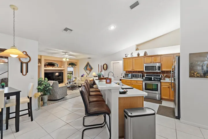 011-238SWFernleafTrail-PortSaintLucie-SM