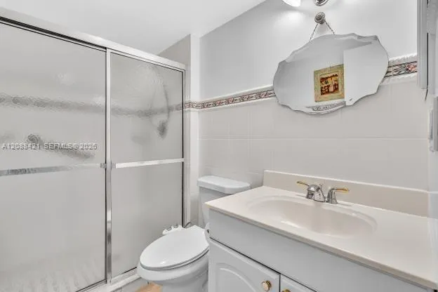 GUEST FULL BATH