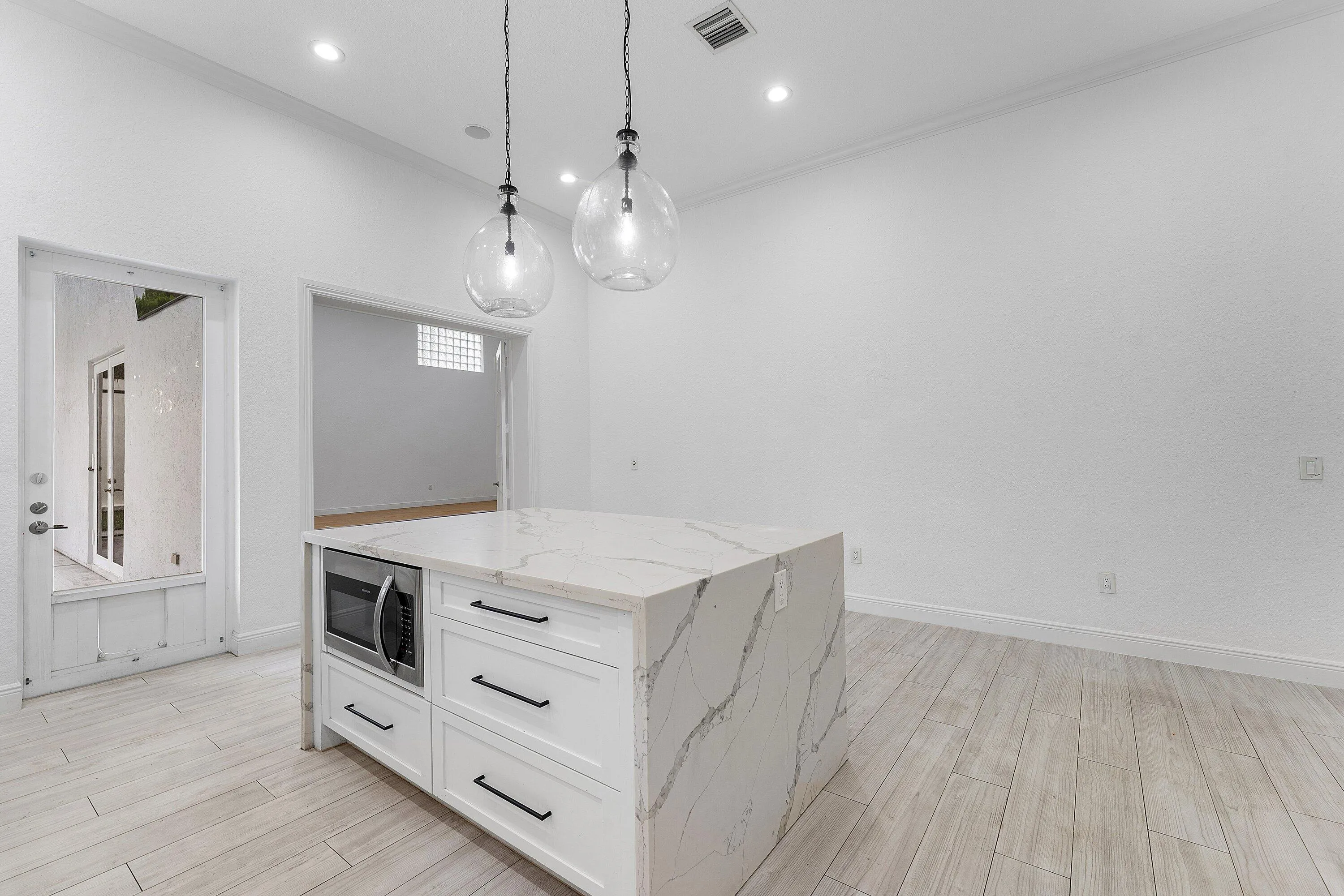 009-6821NorthGrandeDrive-BocaRaton-FL-33