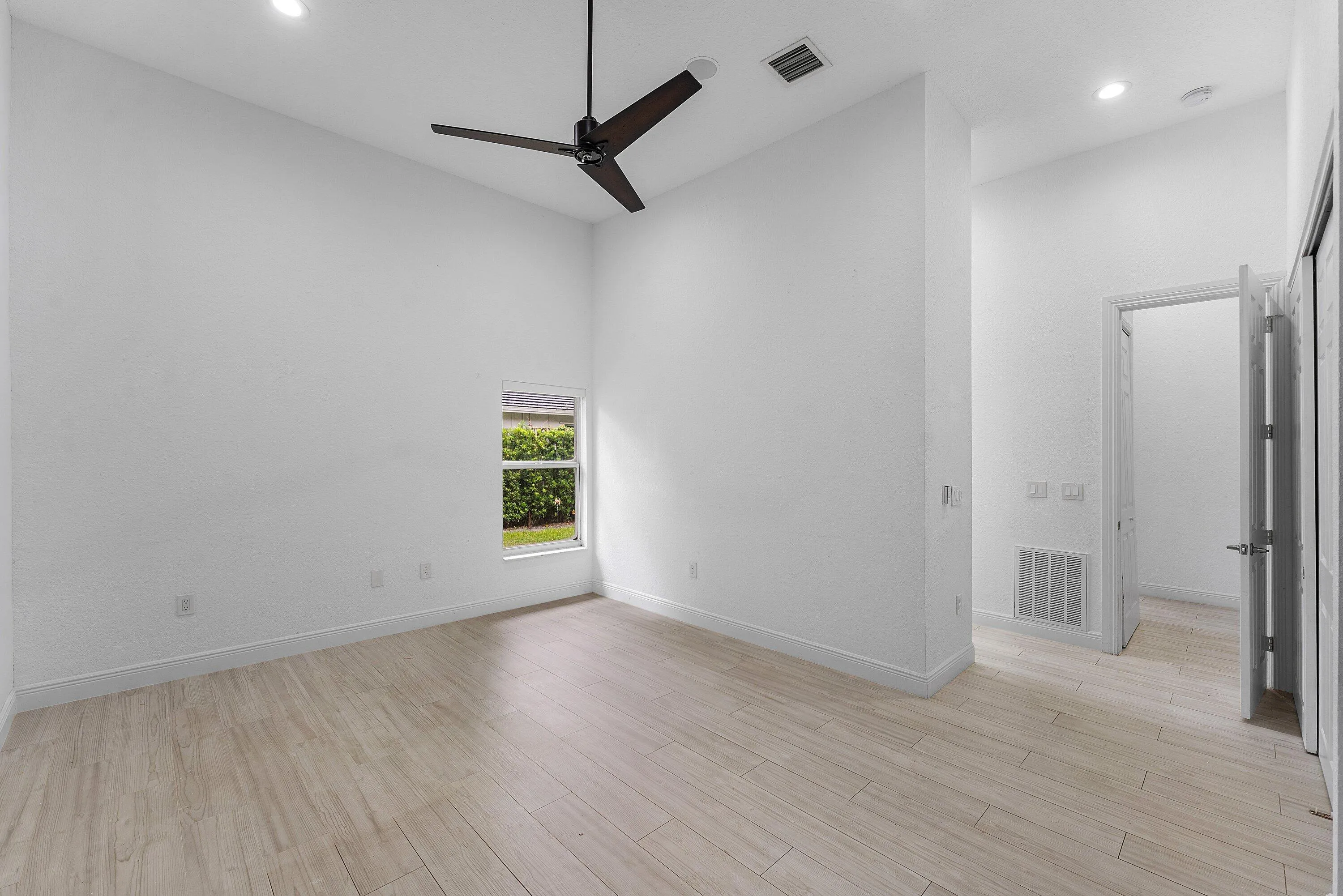 033-6821NorthGrandeDrive-BocaRaton-FL-33