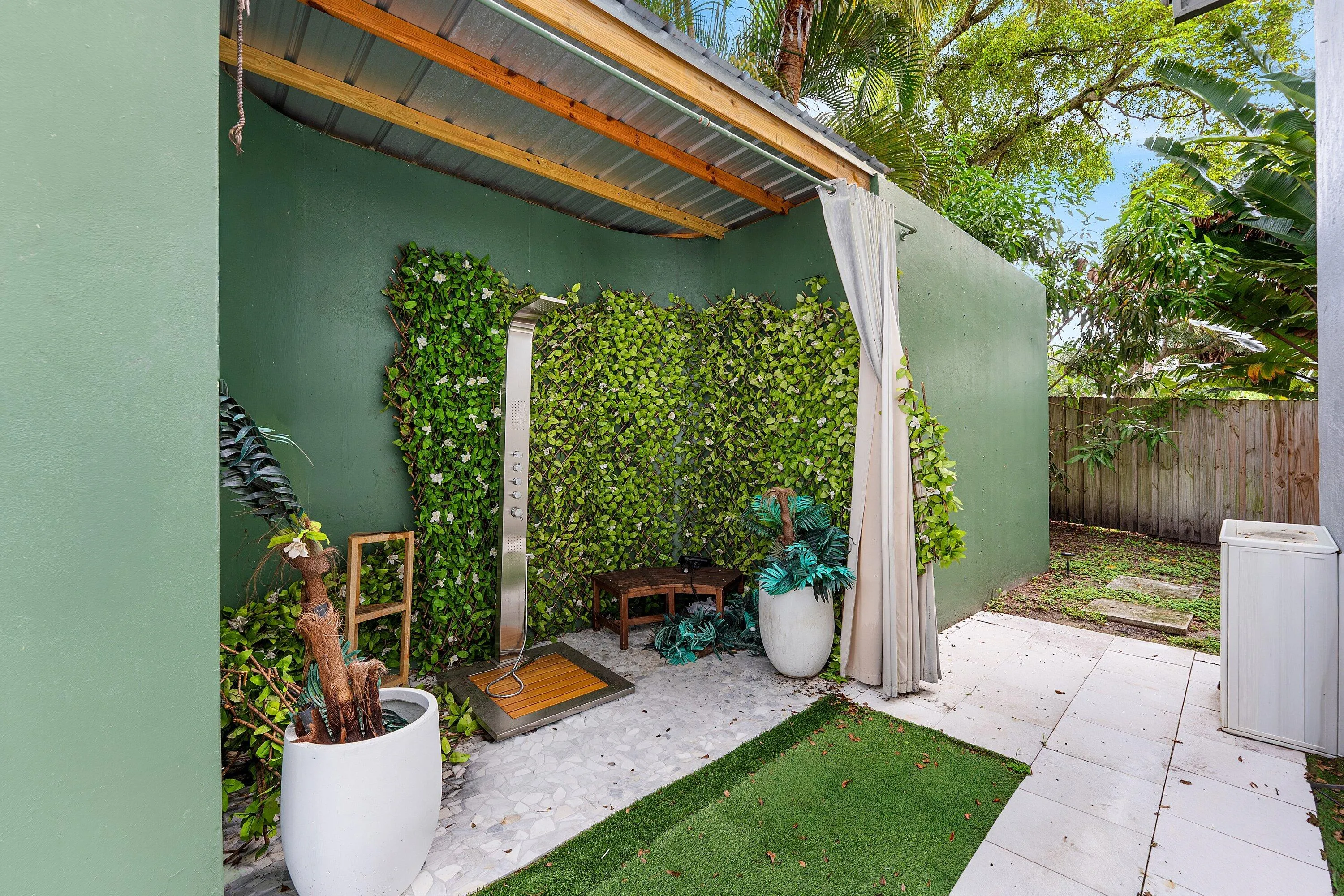 042-6821NorthGrandeDrive-BocaRaton-FL-33