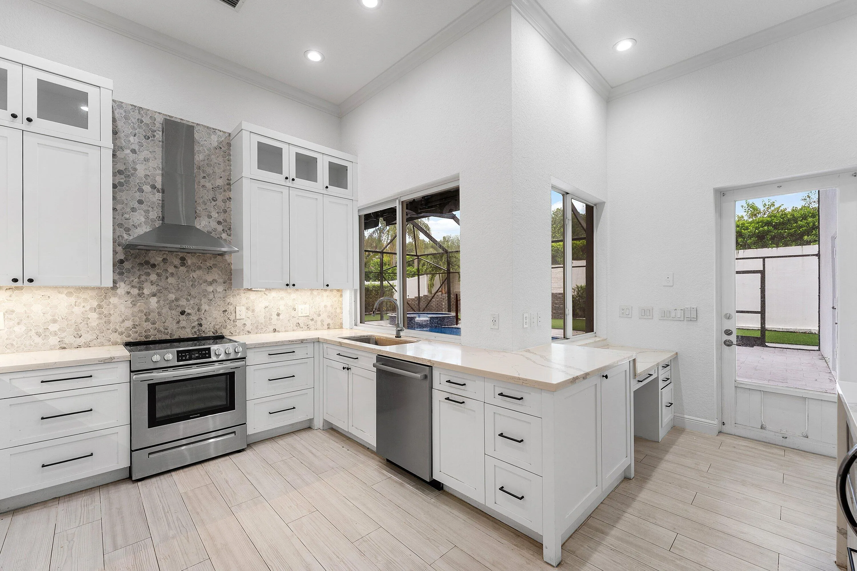 008-6821NorthGrandeDrive-BocaRaton-FL-33