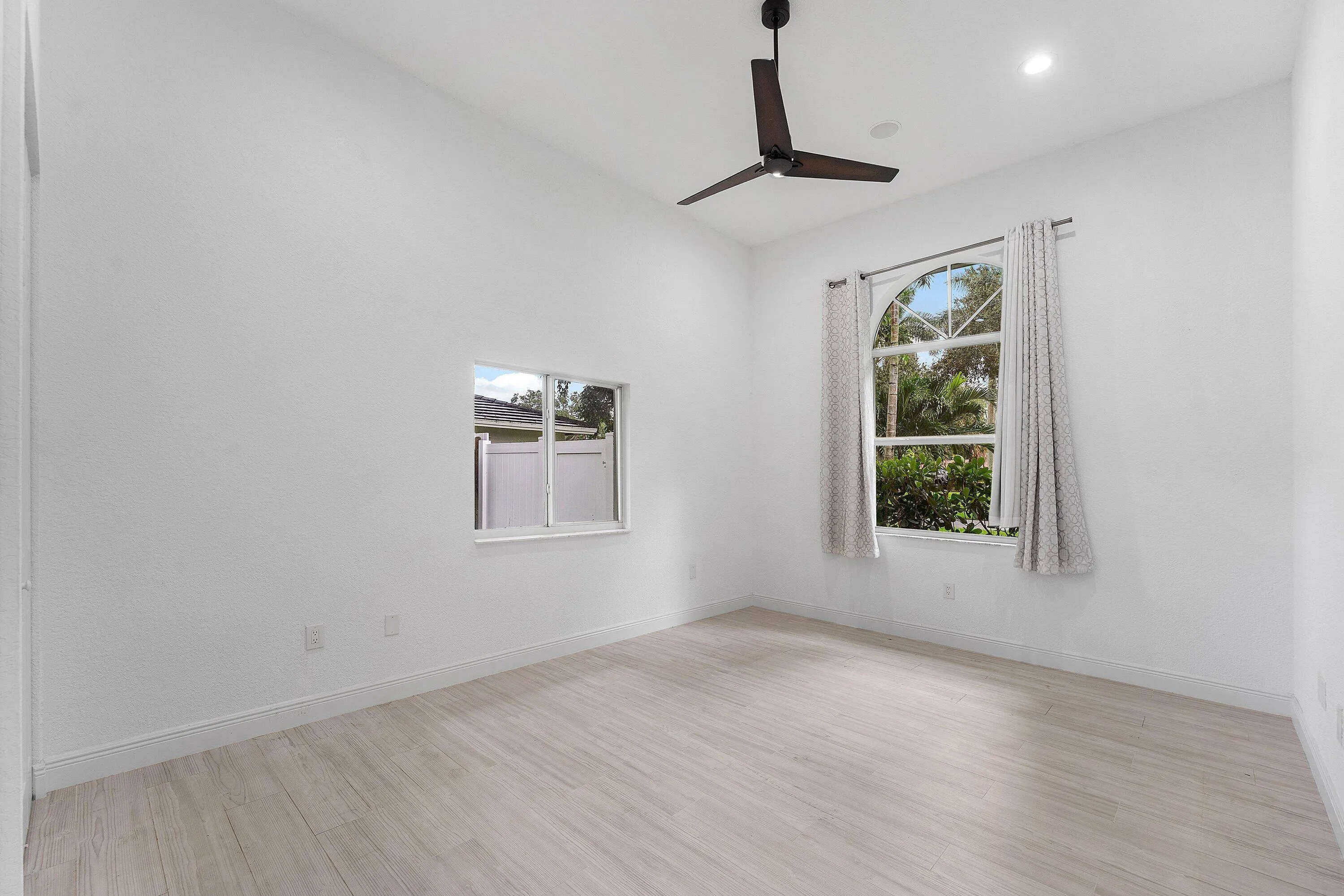 028-6821NorthGrandeDrive-BocaRaton-FL-33