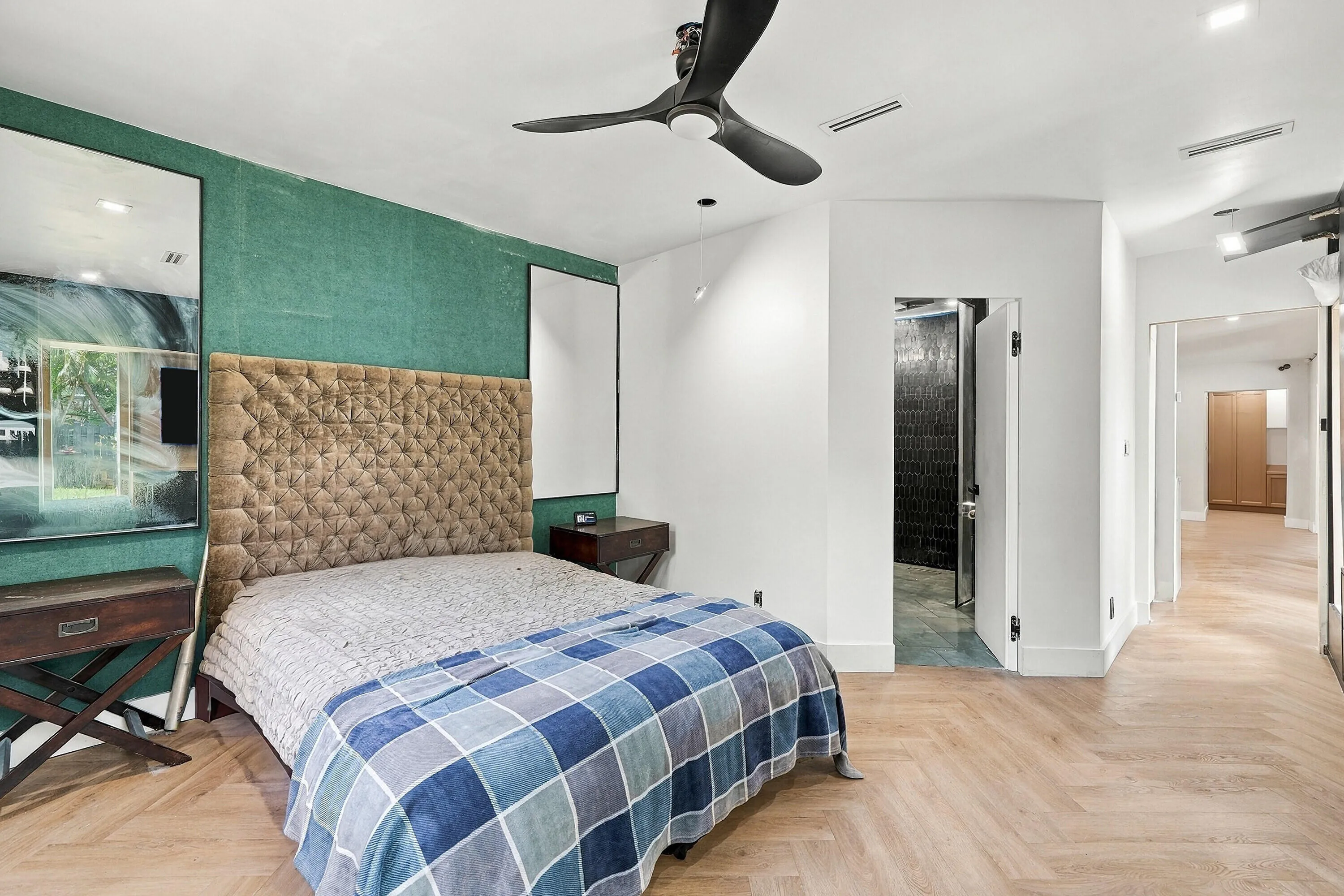23_primary bedroom