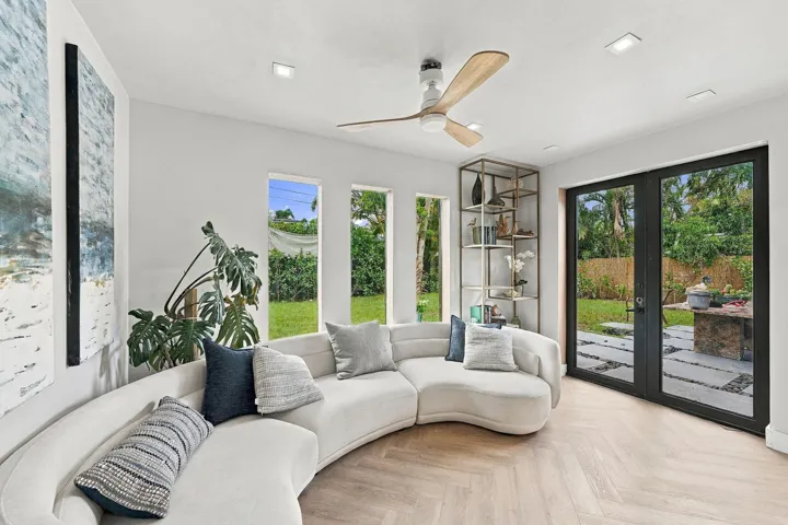 PIC-12 WILTON MANORS