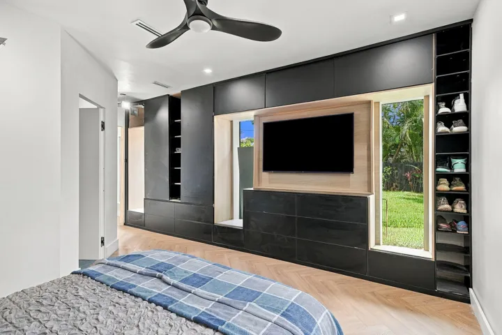 24_primary bedroom
