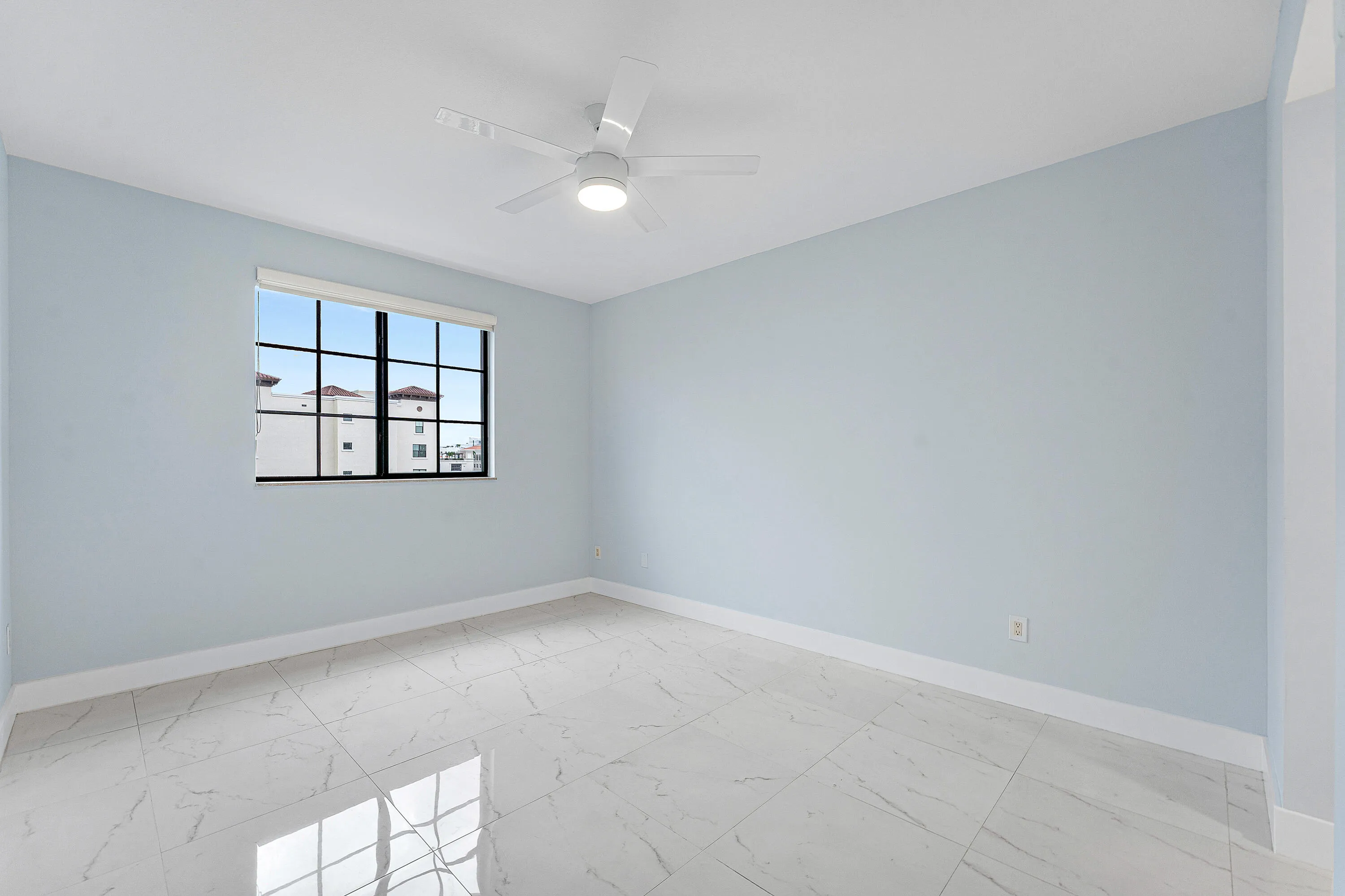 012-233SouthFederalHighway-605-BocaRaton