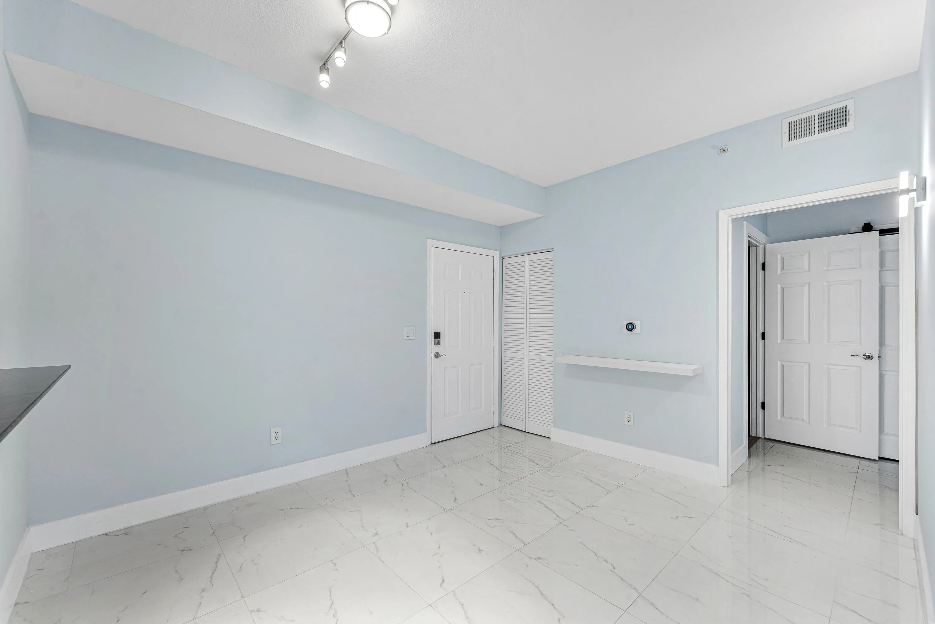 006-233SouthFederalHighway-605-BocaRaton