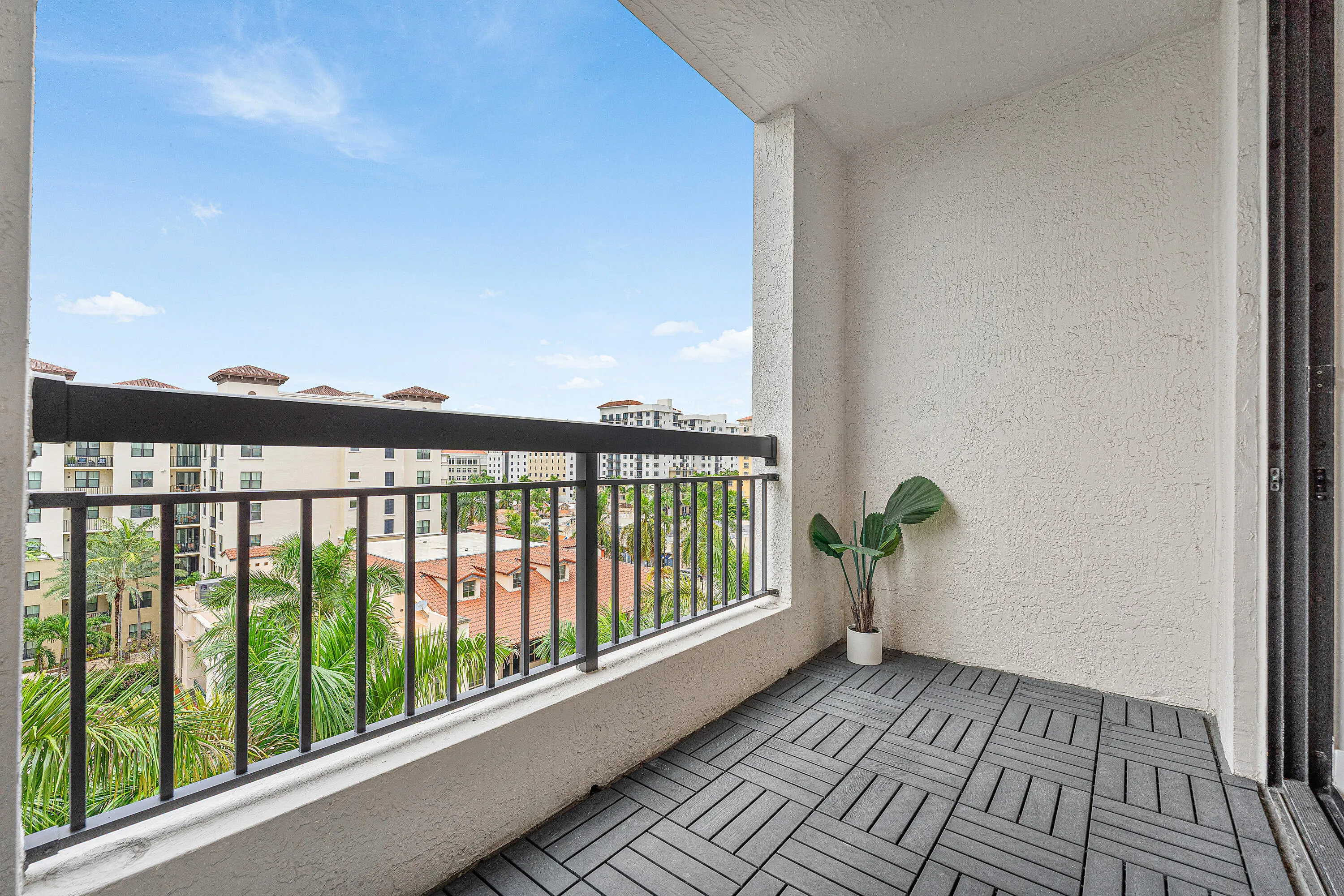 024-233SouthFederalHighway-605-BocaRaton
