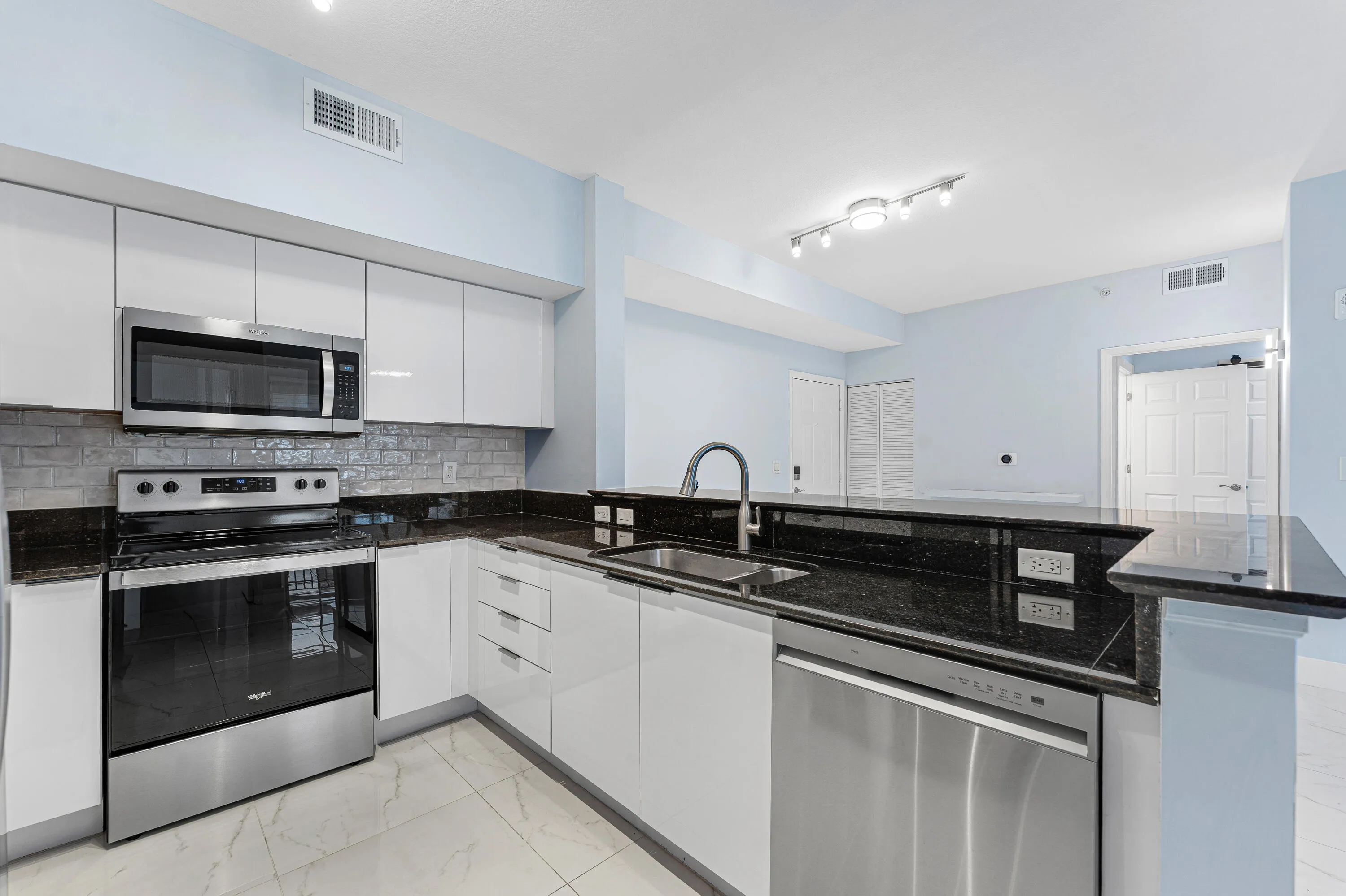009-233SouthFederalHighway-605-BocaRaton