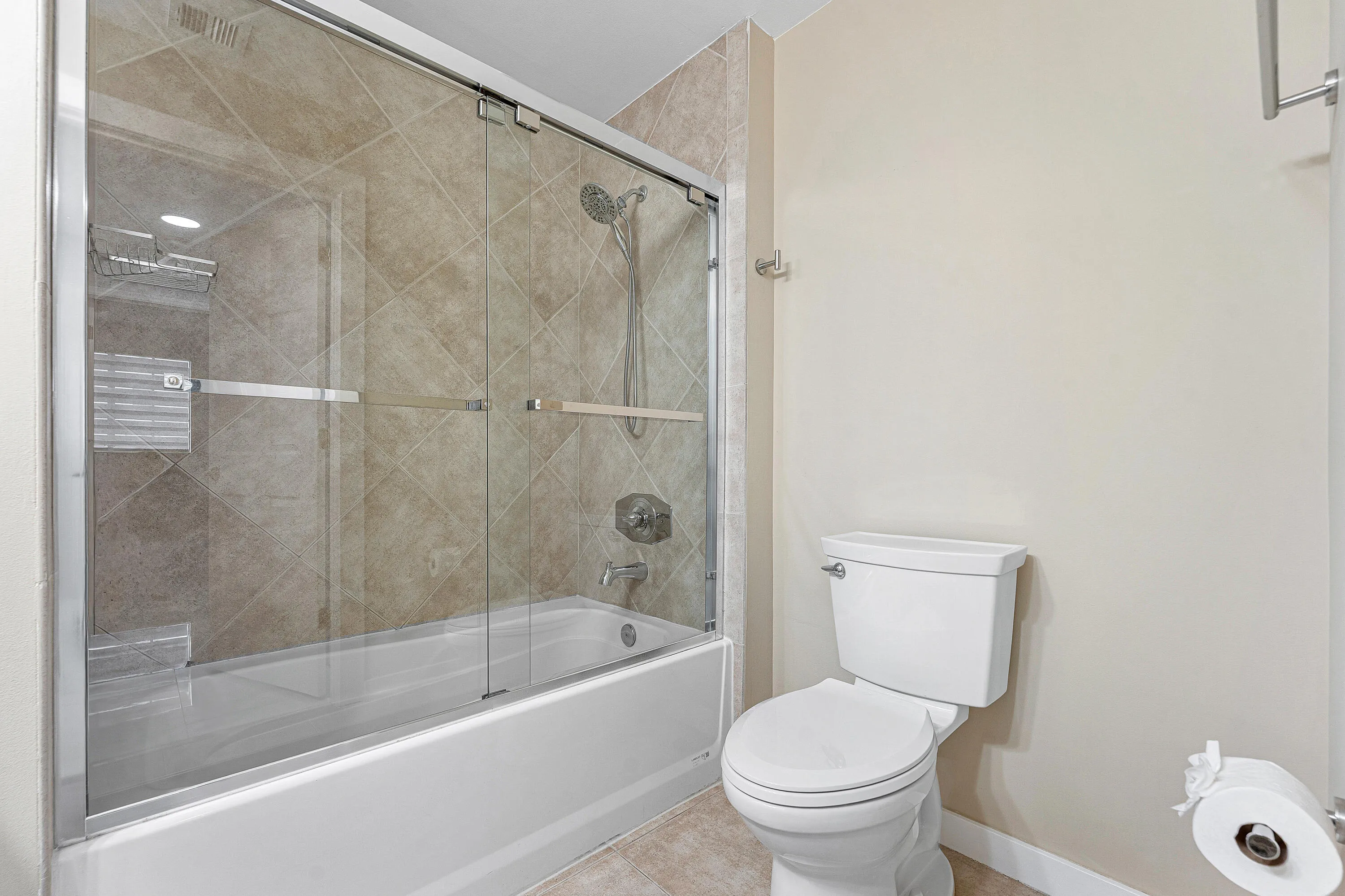017-233SouthFederalHighway-605-BocaRaton